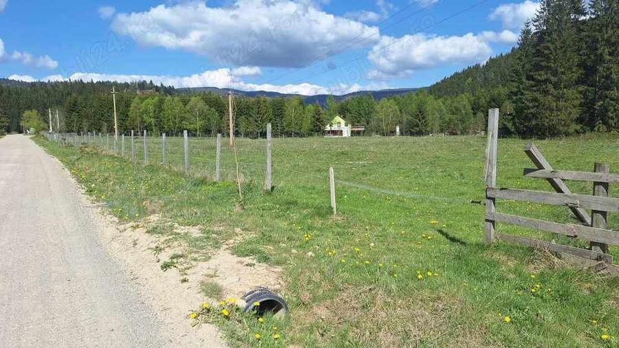 Teren de 2100 mp, în Comandău
