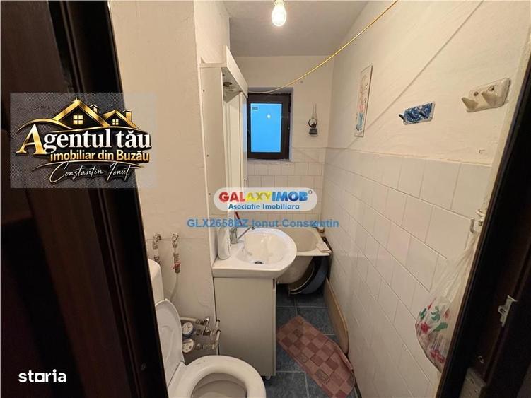 Apartament cu 3 camere semidecomandat în Micro 14