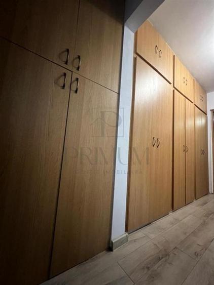 Apartament cu 3 camere decomandat, mobilat în Girocului