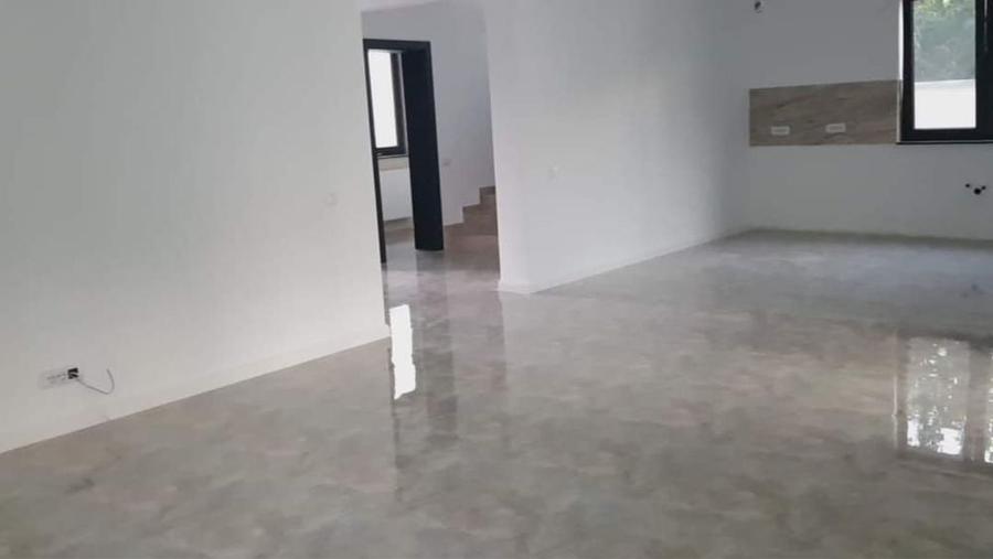 Casă cu 4 camere în Dragomirești-Deal