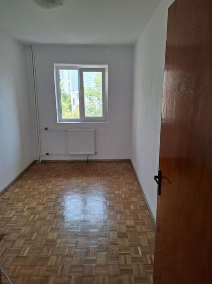Apartament cu 3 camere semidecomandat în Trivale