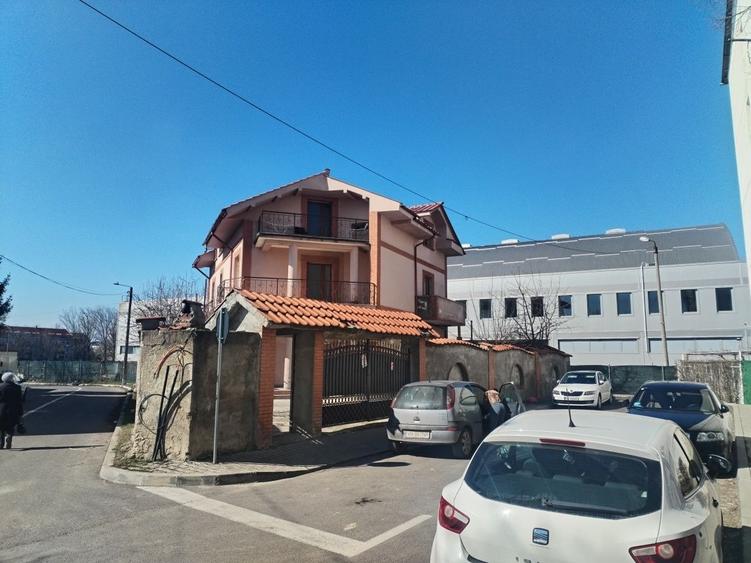 Casă cu 4 camere în Ceardac