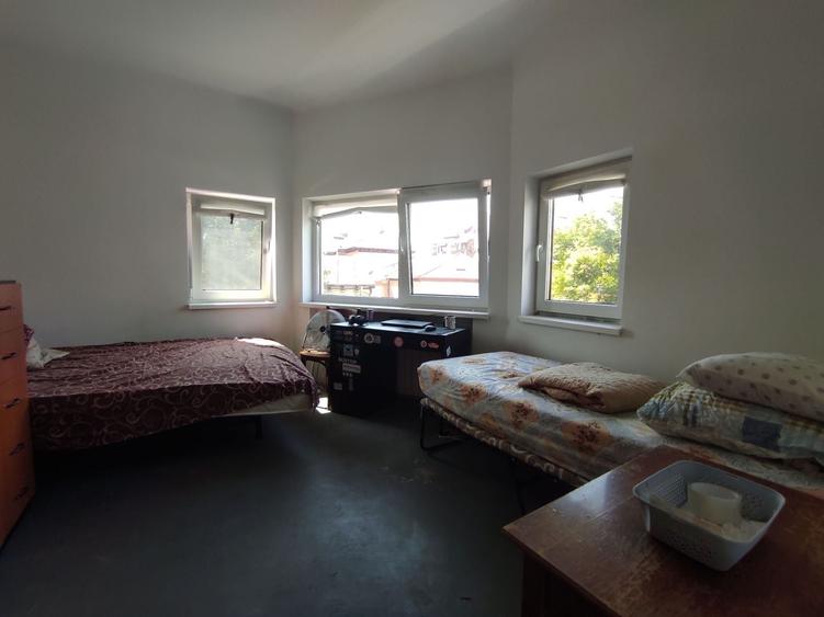 Apartament cu 4 camere decomandat în Calea Călărașilor