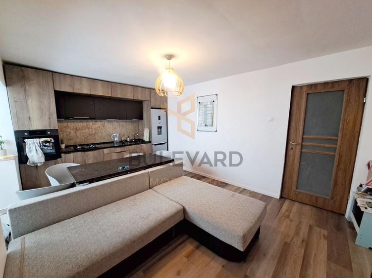 Apartament cu 4 camere decomandat, mobilat în Zorilor