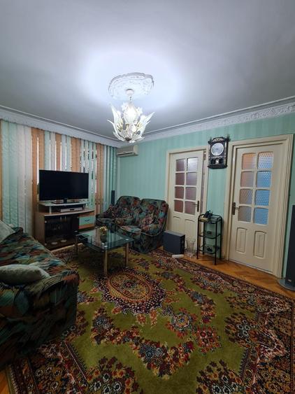 Apartament cu 3 camere semidecomandat, mobilat în Țiglina 2