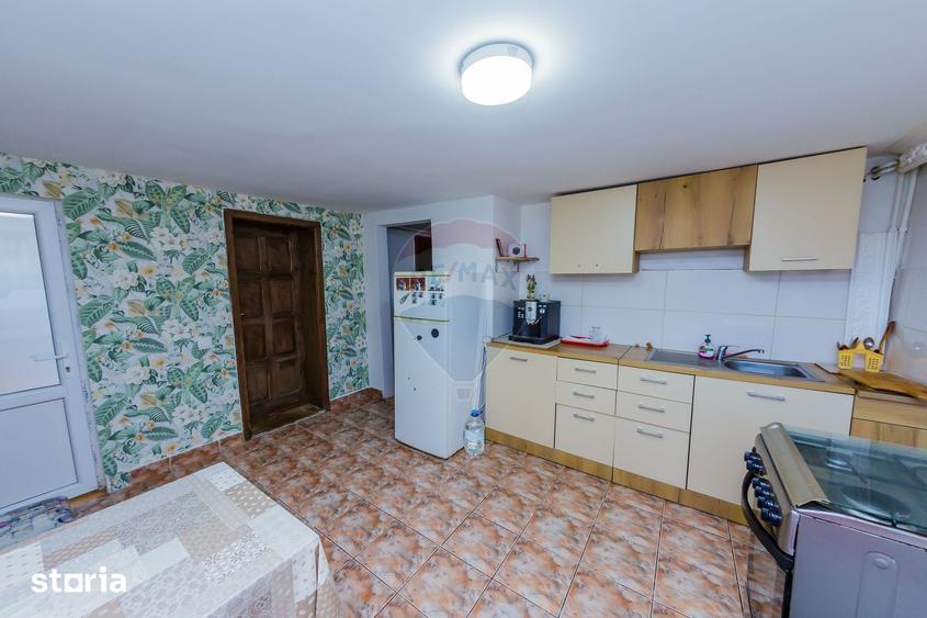 Casă cu 5 camere cu Teren 1133 Mp în Groși