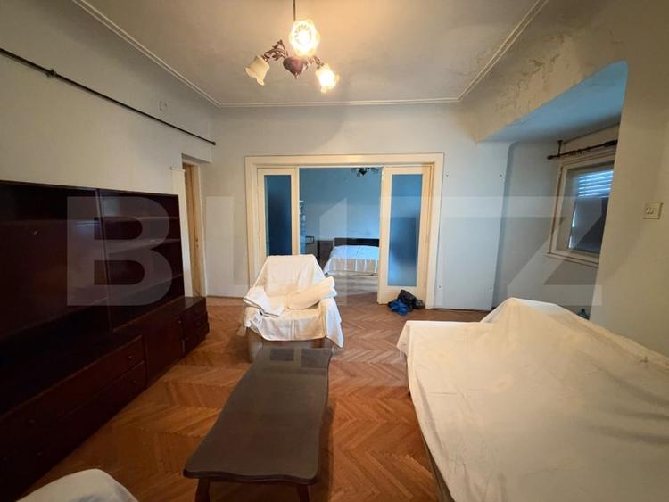 Apartament cu 4 camere decomandat, mobilat în Central