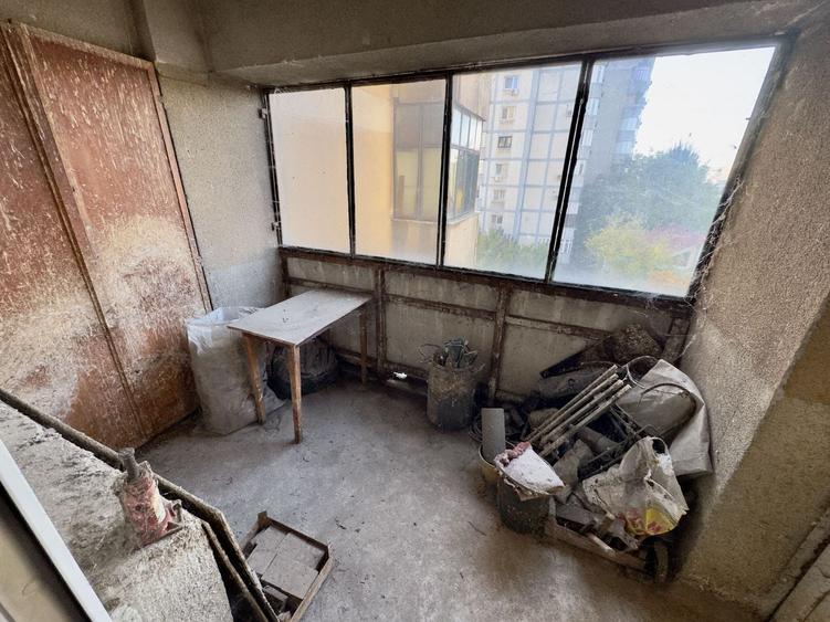 Apartament cu 3 camere decomandat în Uverturii