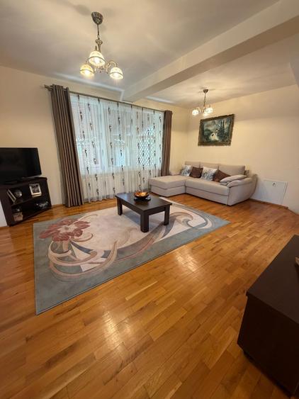 Casă individuală cu 4 camere cu Teren 327 Mp în Cetate