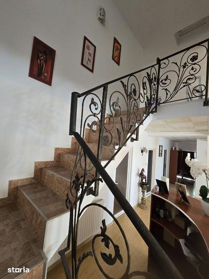 Casă cu 6 camere cu Teren 300 Mp în Sud