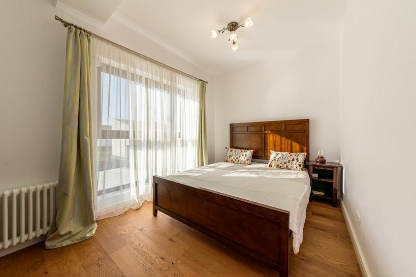 Casă individuală cu 5 camere cu Canalizare în Central