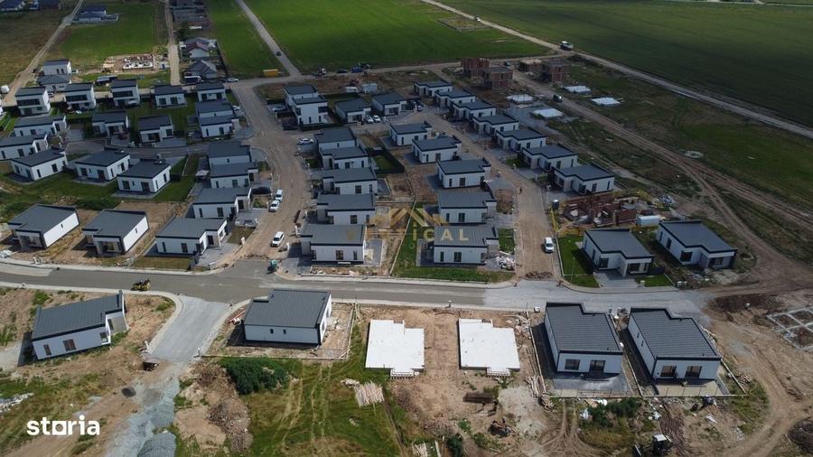 Casă cu 4 camere cu Teren 323 Mp în Vidra