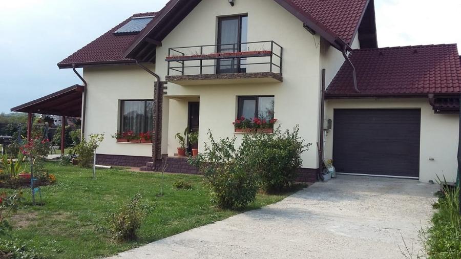 Casă individuală cu 5 camere cu Canalizare în Glâmbocu