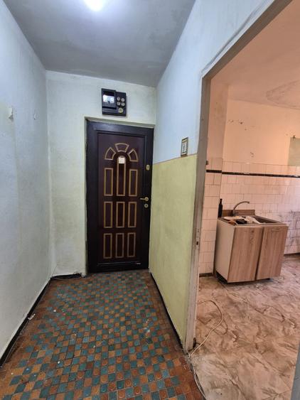 Apartament cu 3 camere semidecomandat în Tomis Nord