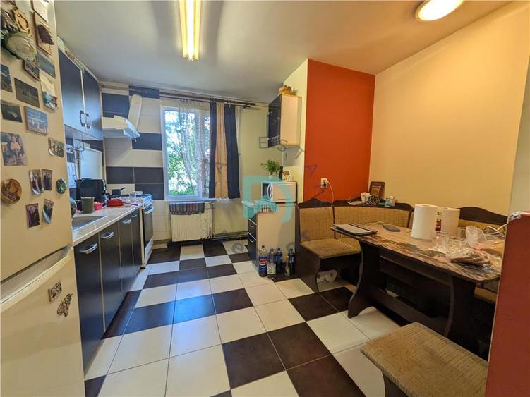 Apartament cu 3 camere decomandat în Craiter