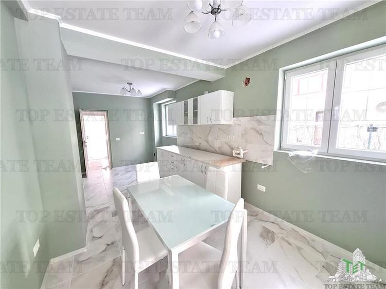 Casă individuală cu 7 camere cu Canalizare în Crevedia