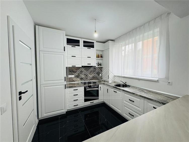 Apartament cu 2 camere decomandat în Exterior Vest