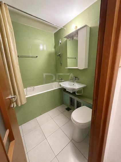 Apartament cu 3 camere decomandat în Drumul Taberei