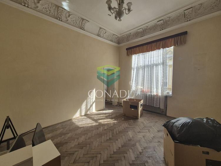 Apartament cu 3 camere decomandat în Victoriei