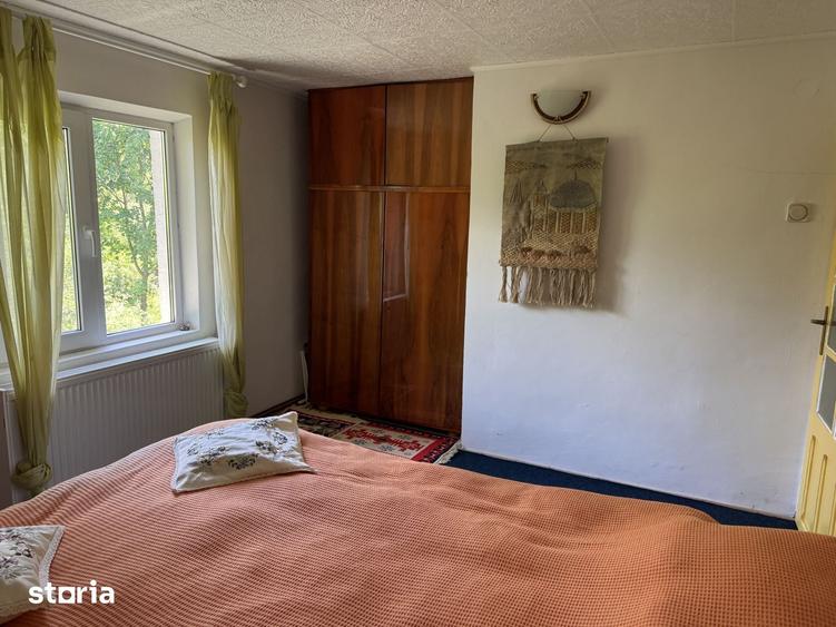 Casă cu 4 camere cu Teren 3500 Mp în Stoenești