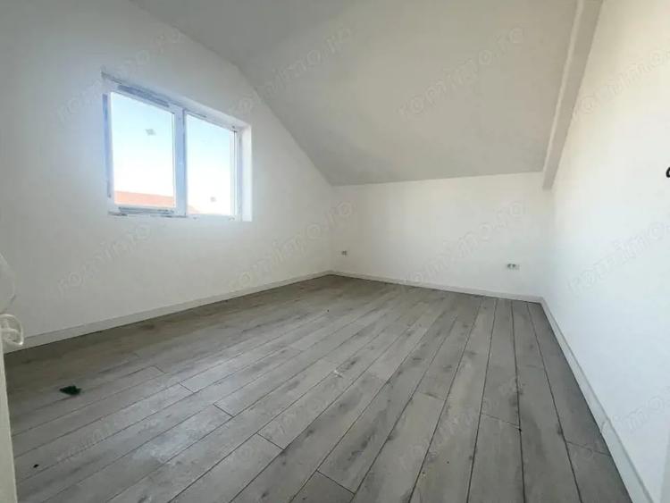 Casă cu 5 camere cu Teren 653 Mp în Giarmata