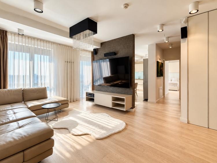 Apartament cu 5 camere semidecomandat în P-ța Unirii
