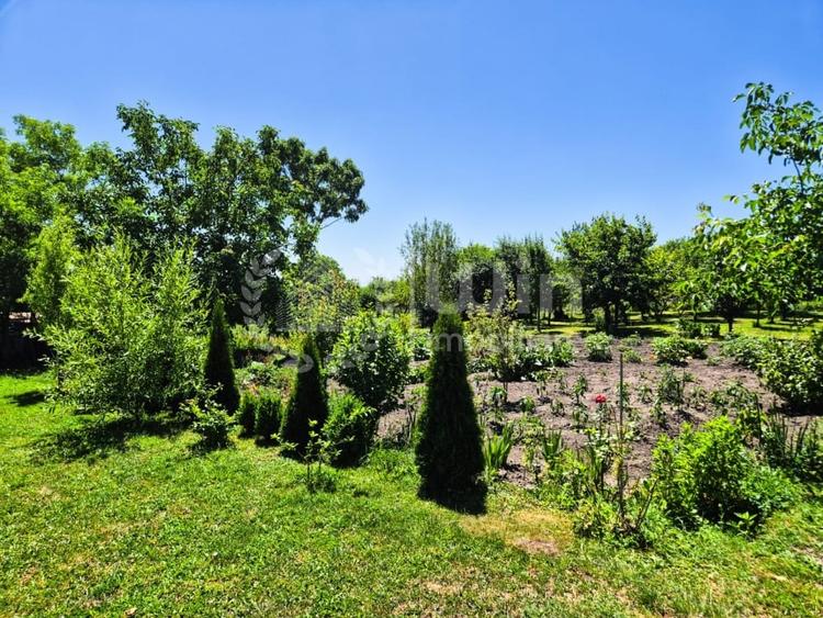 Casă individuală cu 2 camere cu Teren 2382 Mp în Aiton