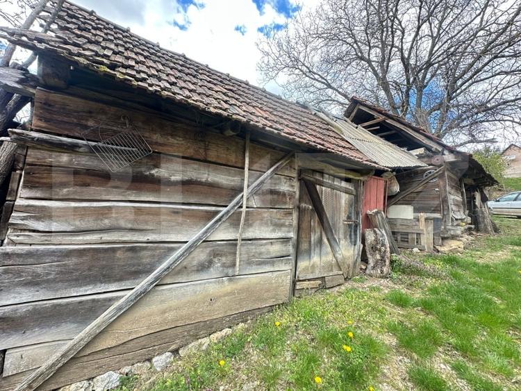 Casă individuală cu 4 camere cu Teren 21369 Mp în Boiu
