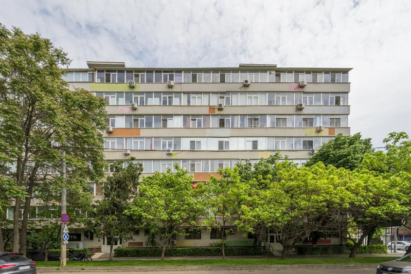 Apartament cu 2 camere semidecomandat, mobilat în 1 Mai