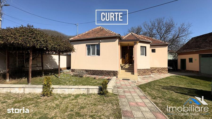 Casă cu 4 camere cu Teren 2700 Mp în Central