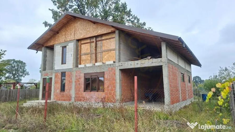 Casă cu 4 camere cu Teren 578 Mp în Cerșani