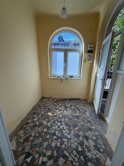 Apartament cu 2 camere semidecomandat în Victoriei