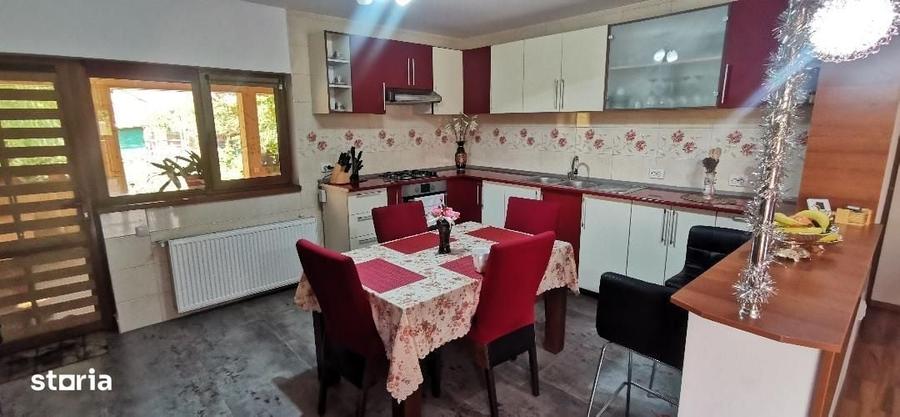 Casă cu 4 camere decomandat în Buda