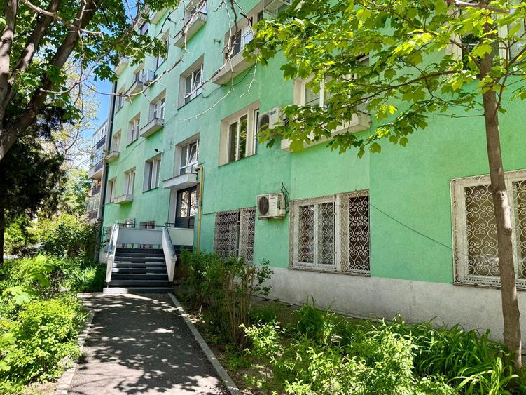 Apartament cu 2 camere semidecomandat, mobilat în Ultracentral