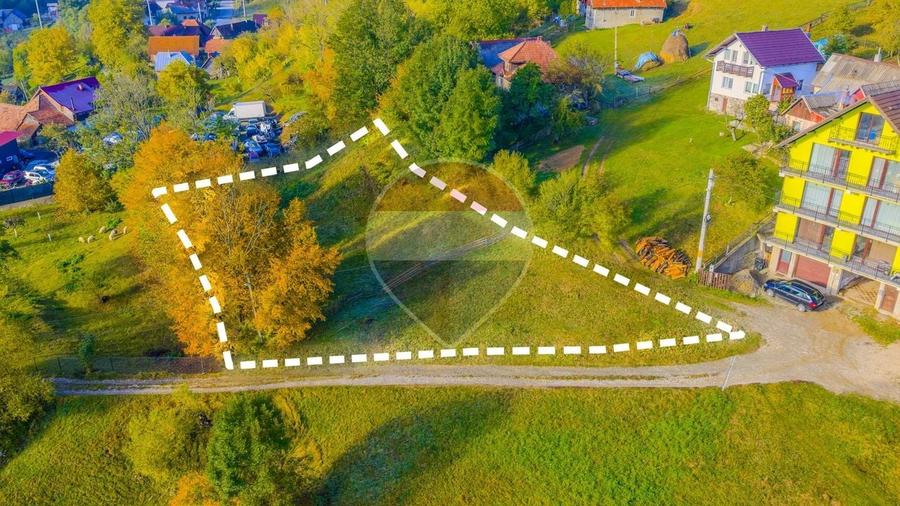 Teren Construcții intravilan de 1564 mp, în Moieciu de Jos