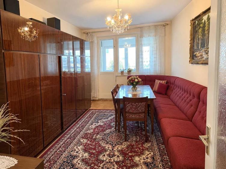 Apartament cu 3 camere semidecomandat în Central