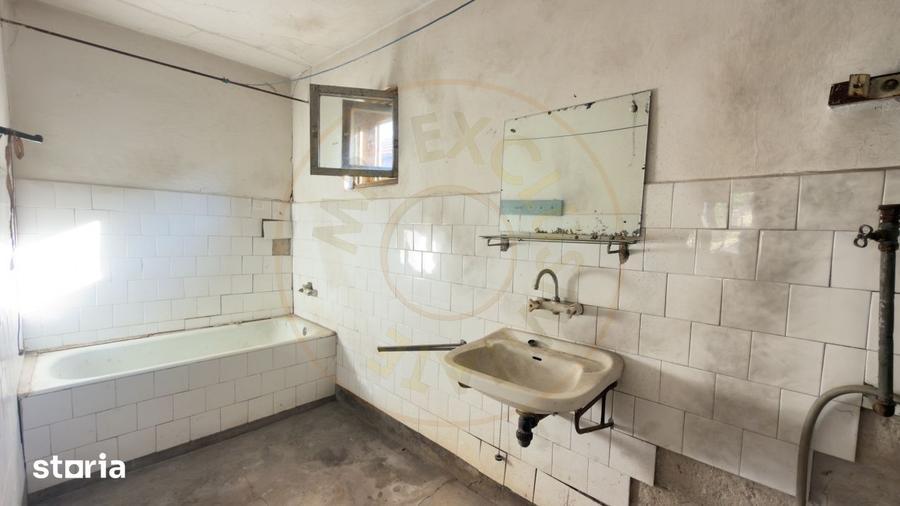 Casă cu 3 camere cu Teren 1036 Mp în Central