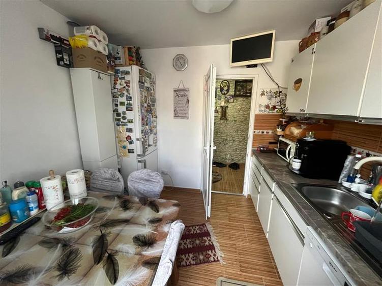 Apartament cu 3 camere decomandat, mobilat în Vest