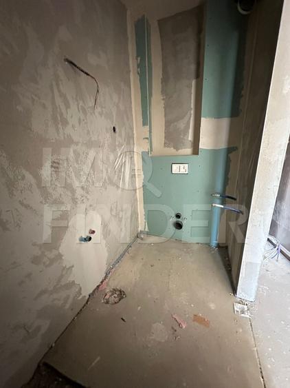 Apartament cu 3 camere semidecomandat în Andrei Mureșanu