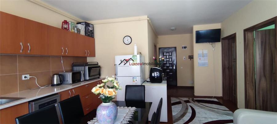 Apartament cu 3 camere semidecomandat, mobilat în Florești