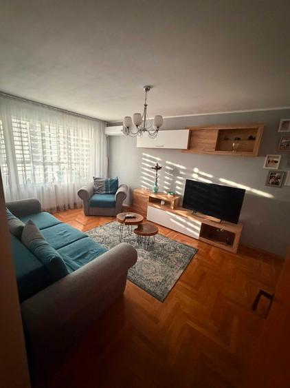 Apartament cu 2 camere decomandat în Pajura