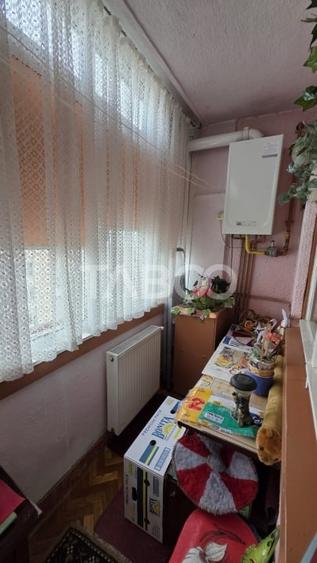 Apartament cu 2 camere semidecomandat, mobilat în Sebeș