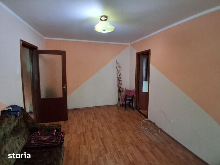 Apartament cu 3 camere decomandat în Sud