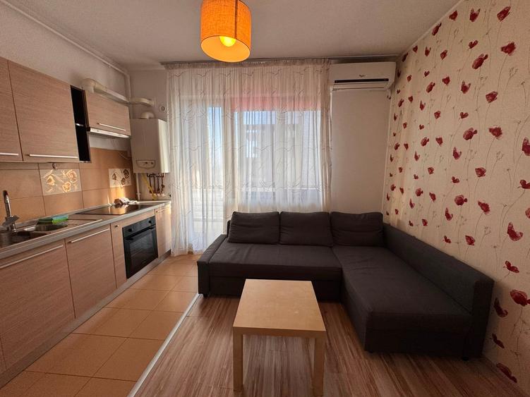 Apartament cu 3 camere semidecomandat în Rahova