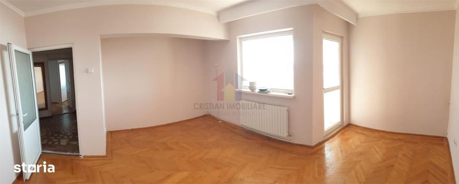 Apartament cu 3 camere decomandat în Central