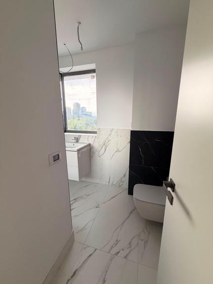 Penthouse cu 4 camere decomandat în Mihai Bravu