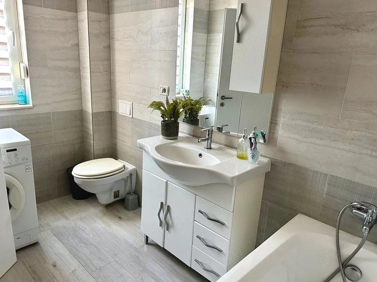 Apartament cu 3 camere semidecomandat în Dumbrăvița