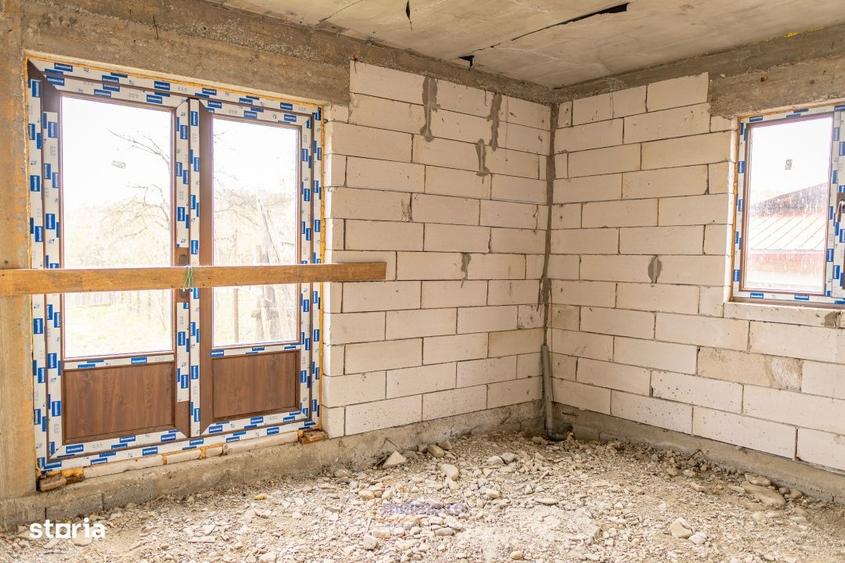 Casă cu 4 camere cu Teren 1440 Mp în Cernu