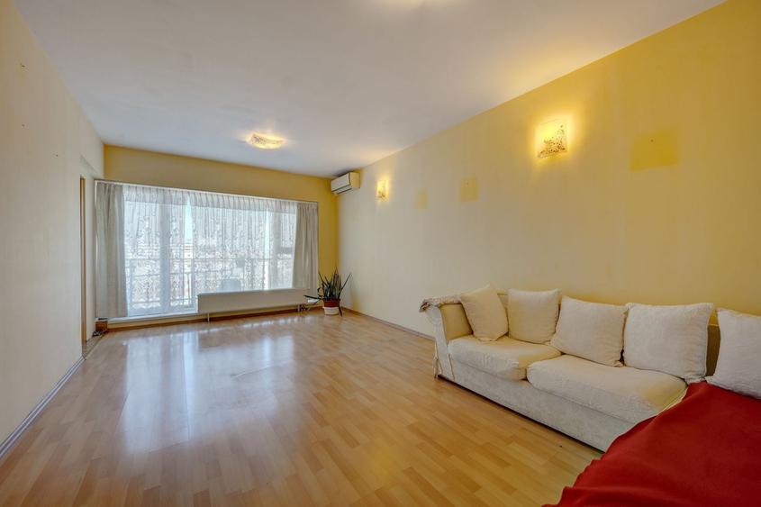 Apartament cu 4 camere decomandat în Titan