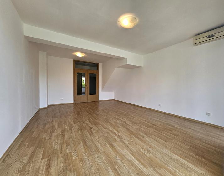 Inchiriere apartament 4 camere / vila / Giulesti / Intr. Pinului / curte  54 mp - 3